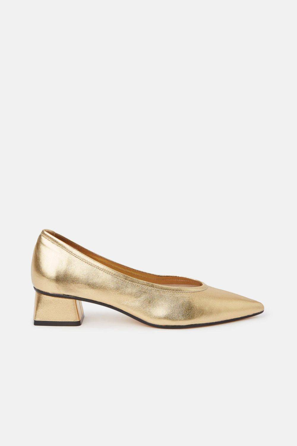 Zapatos de tacón bajo elegantes Latouche de mujer en color oro con puntera afilada y tacón bloque.