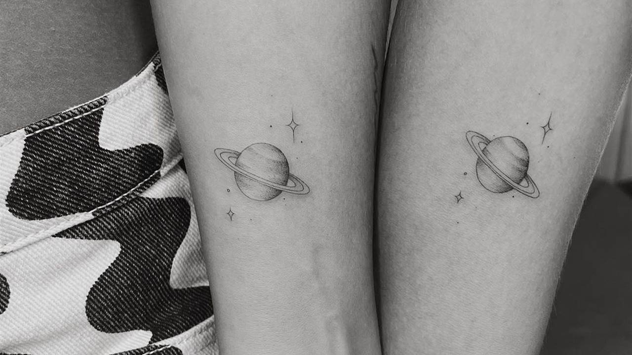 Tatuajes minimalistas para amigas: ideas sencillas y con significado