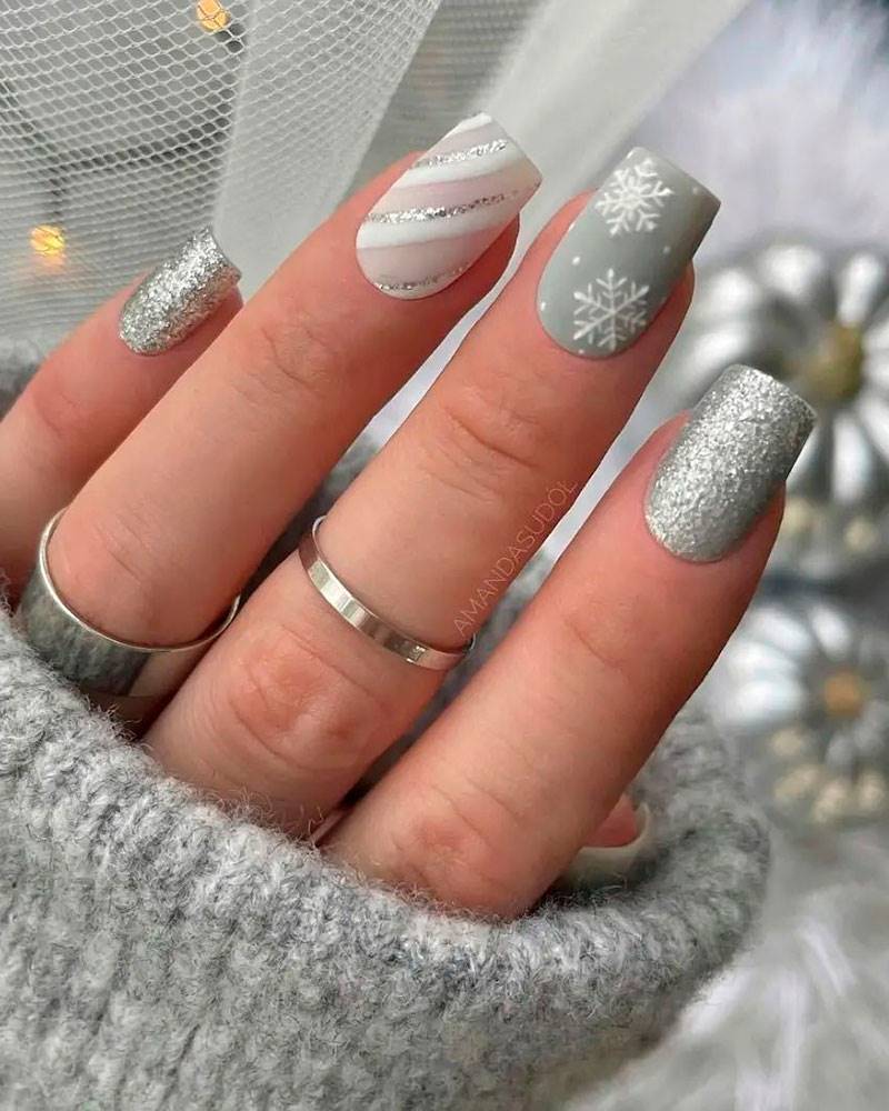 Seguimos a full con las gama de los grises  Gris topo  cemento   glitter plateado   Manicura de uñas Manicura para uñas cortas Uñas  elegantes y sencillas