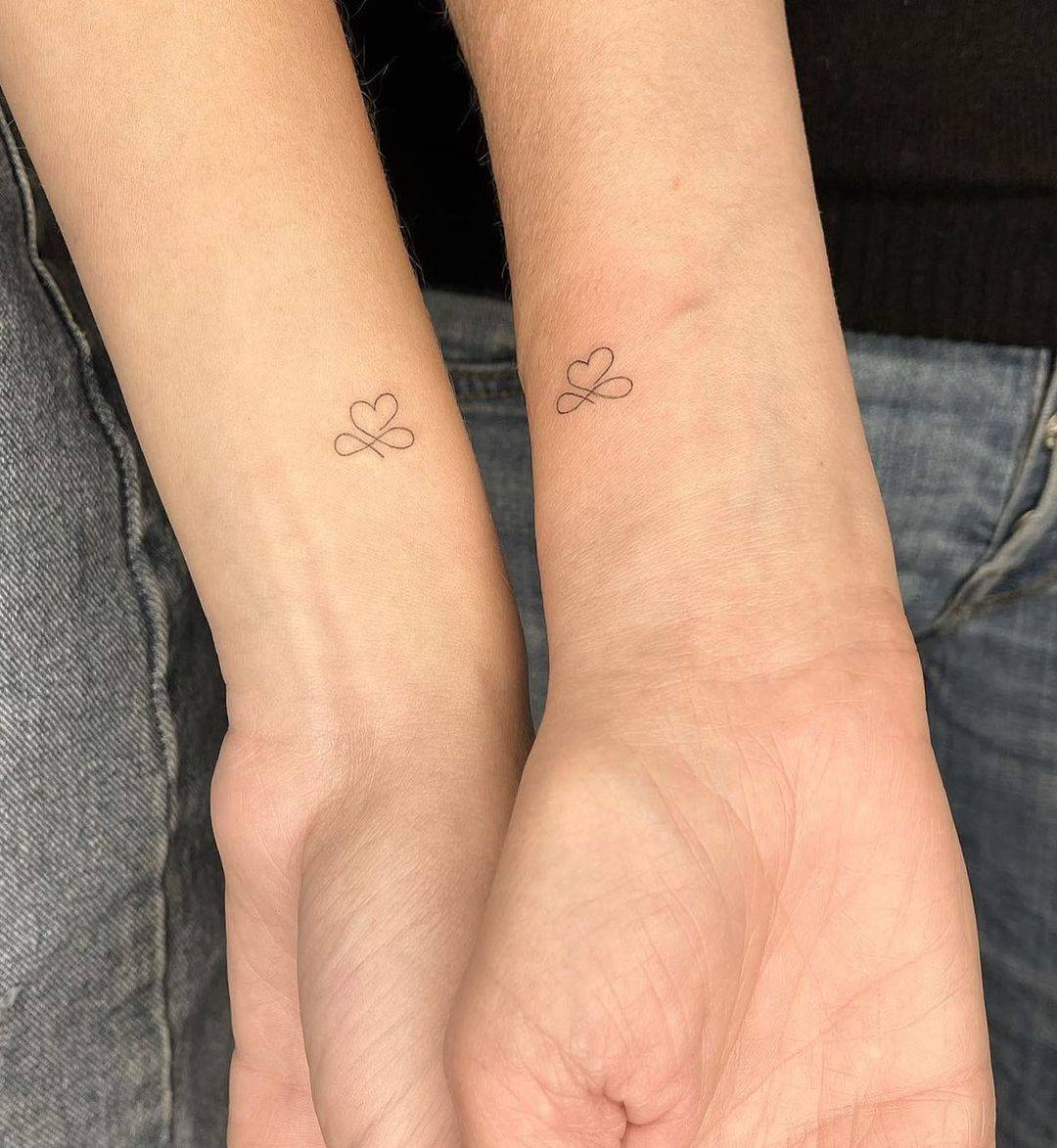 Tatuajes de pareja originales: infinito 