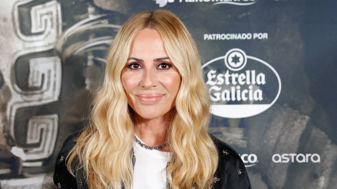 Marta Sánchez se suma al rubio luminoso que copiarán las de 50 con ojos marrones en invierno