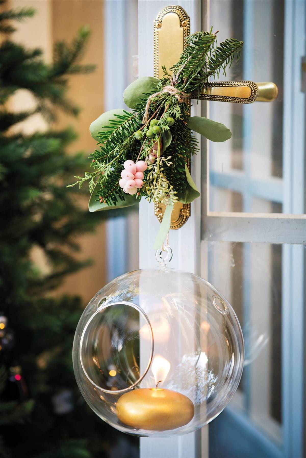 Decoraciones de Navidad para puertas con portavelas de cristal