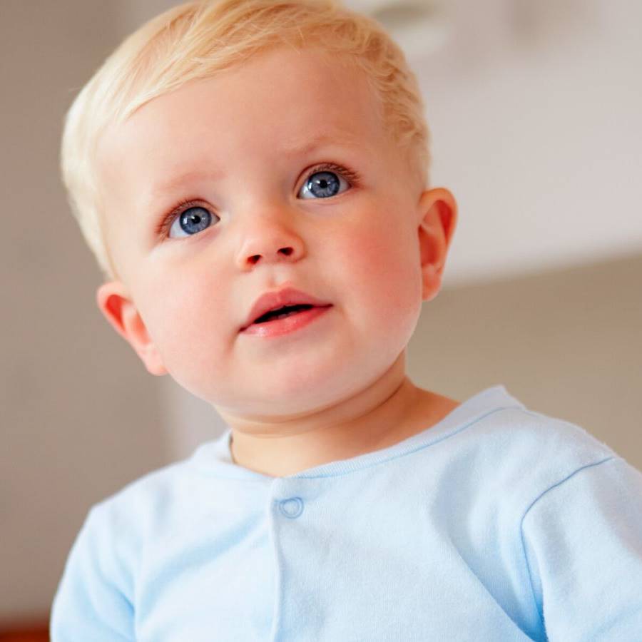50 nombres de niño cortos y bonitos para tu bebé