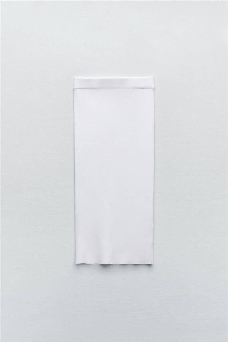 Falda midi blanca de Zara