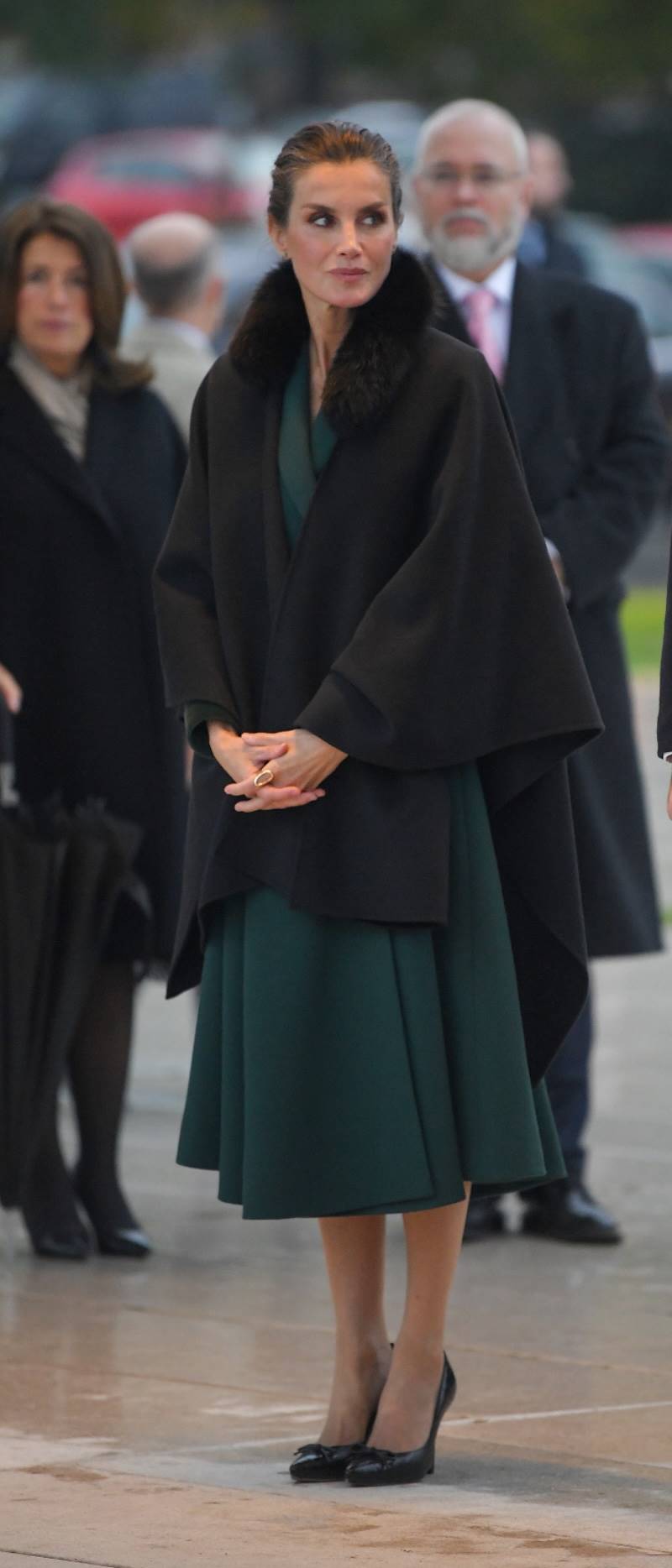 La reina Letizia con capa