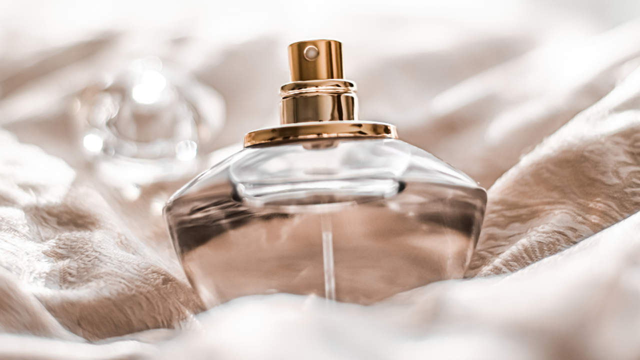 Los 10 perfumes más vendidos de El Corte Inglés al 50%: fragancias que no pasan de moda