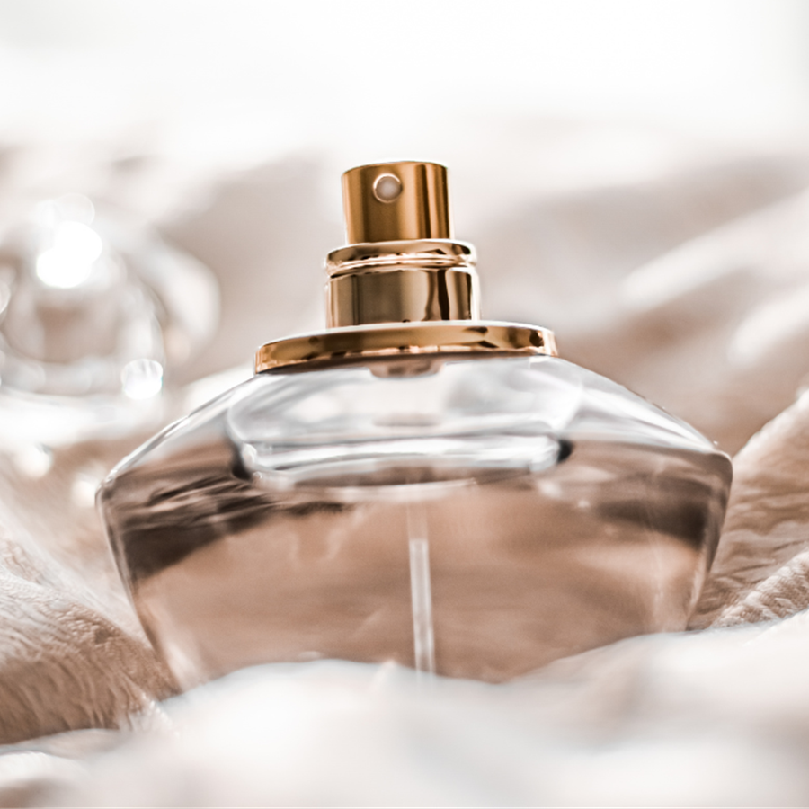 Los 10 perfumes más vendidos de El Corte Inglés al 50%: fragancias que no pasan de moda