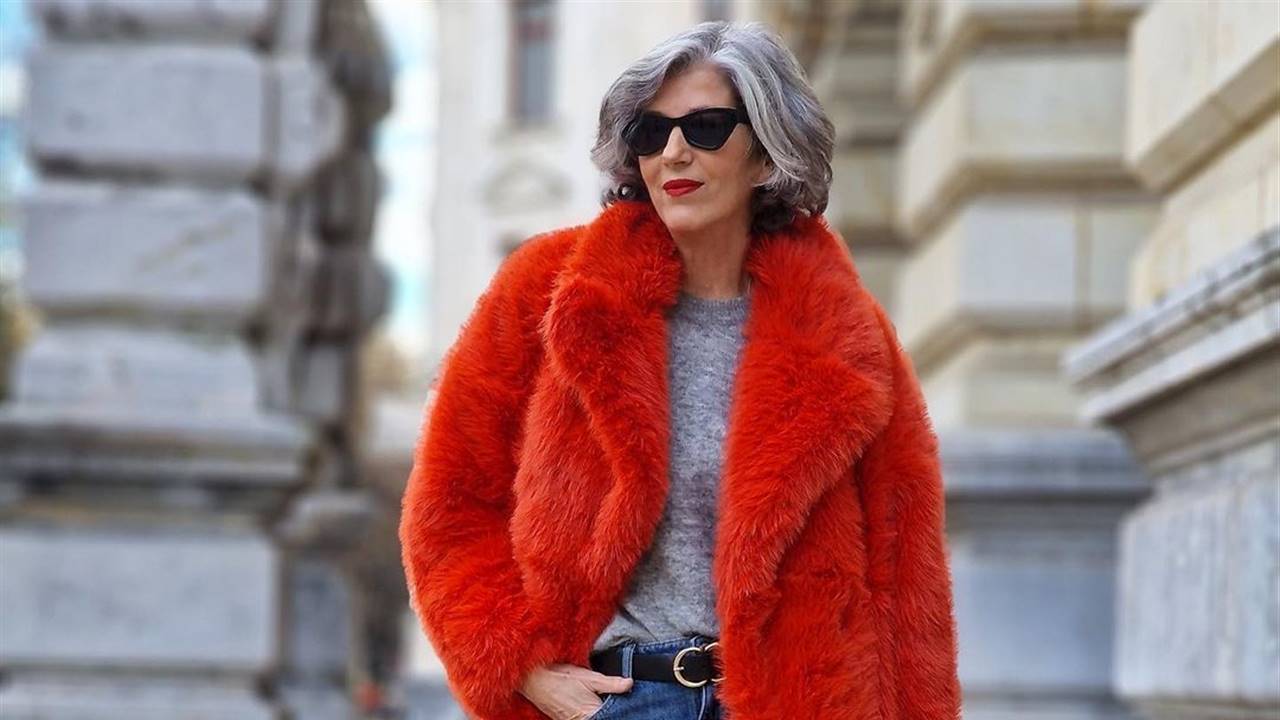10 trucos de las influencers de 50 para vestir bien en invierno con un toque juvenil 