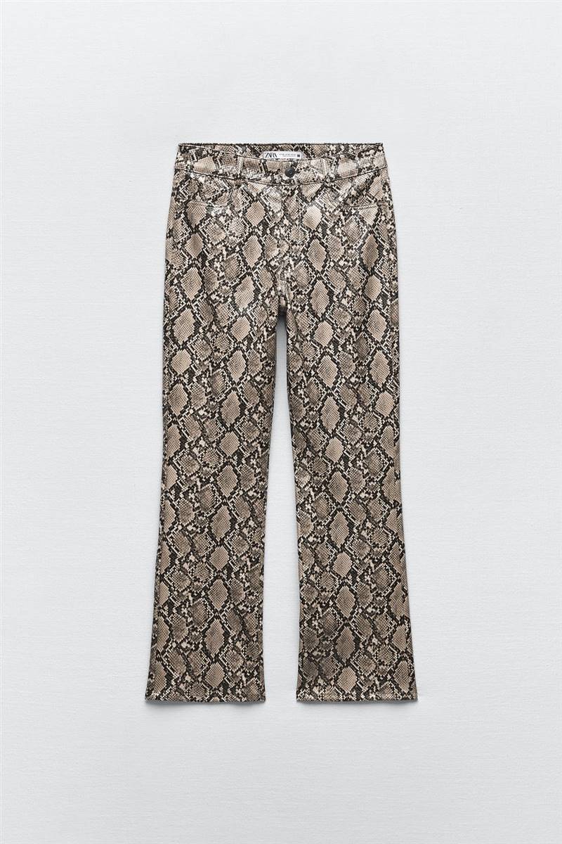 cada dilema compresión El pantalón de Zara con estampado de serpiente que agotarán las de 50:  recto, elegante y tiro alto