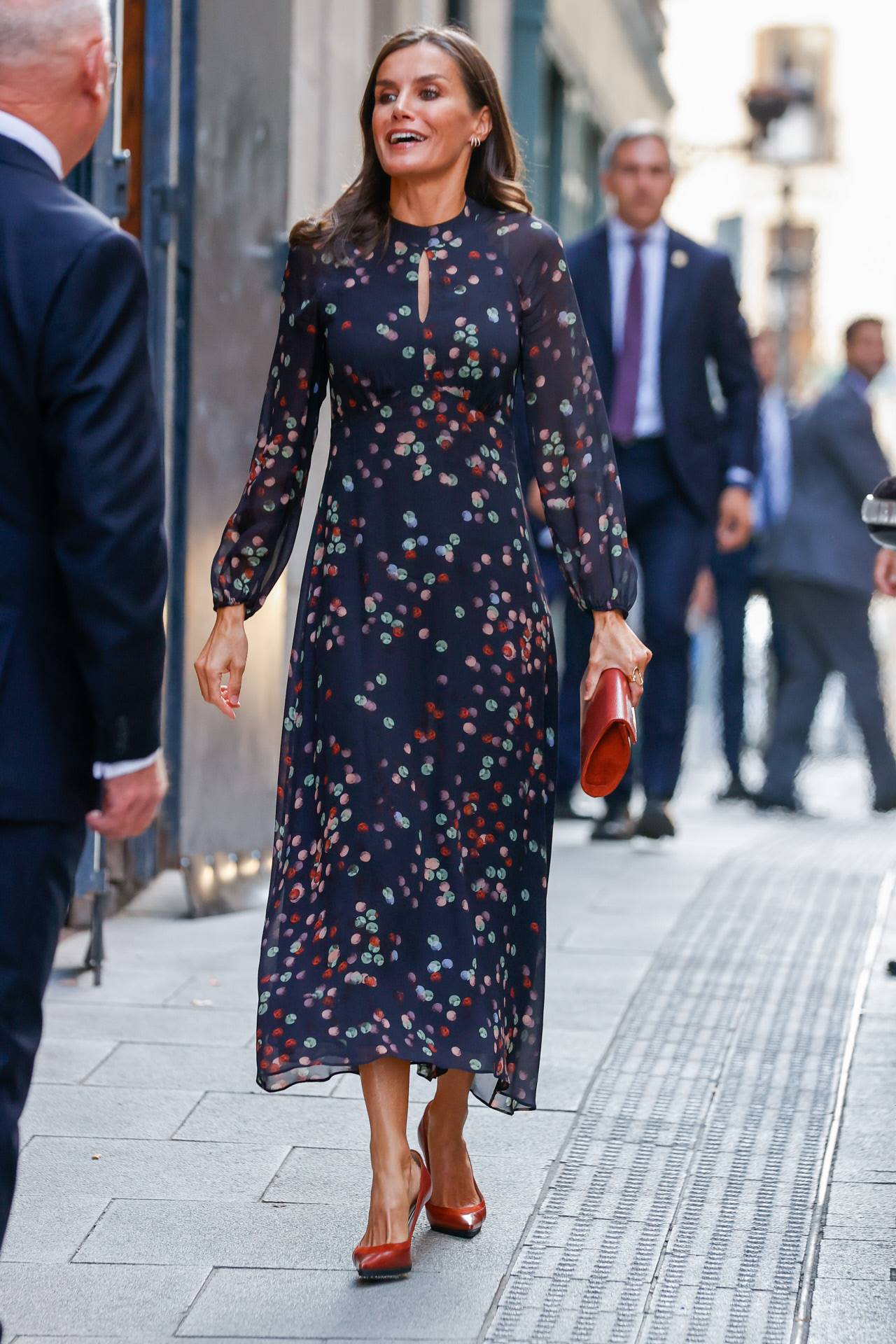 Letizia con vestido estampado de Massimo Dutti
