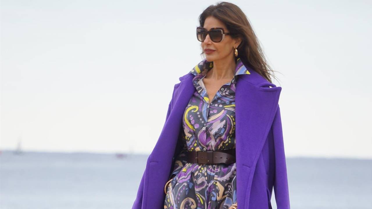 Las influencers de 50 coinciden con el abrigo largo efecto buena cara más elegante y trendy del 2023