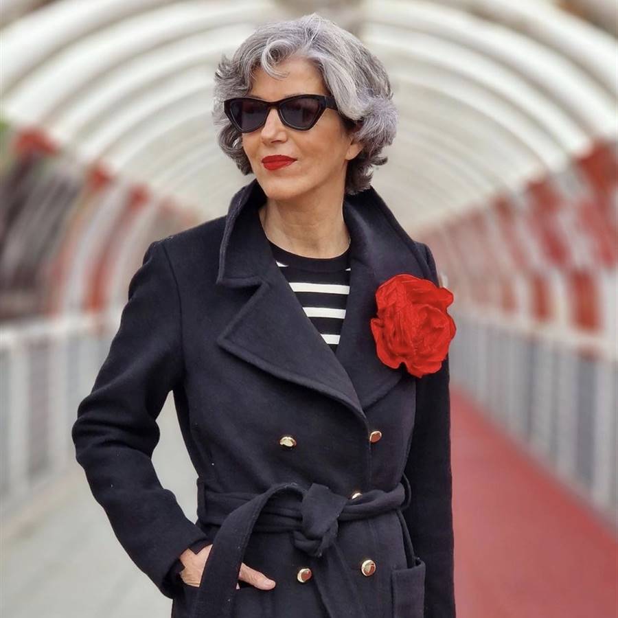 Las influencers +50 fichan el abrigo de H&M más elegante que va con todo: largo, cruzado y rebajado
