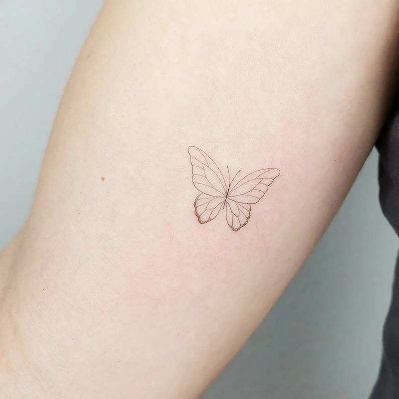 Tatuajes pequeños originales: mariposa