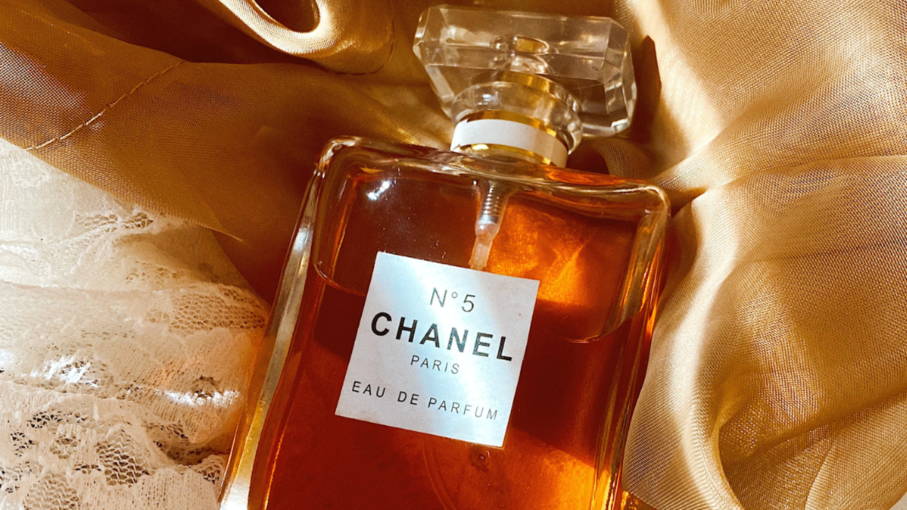 Los 12 perfumes clásicos más vendidos de los últimos 50 años (y de calidad)