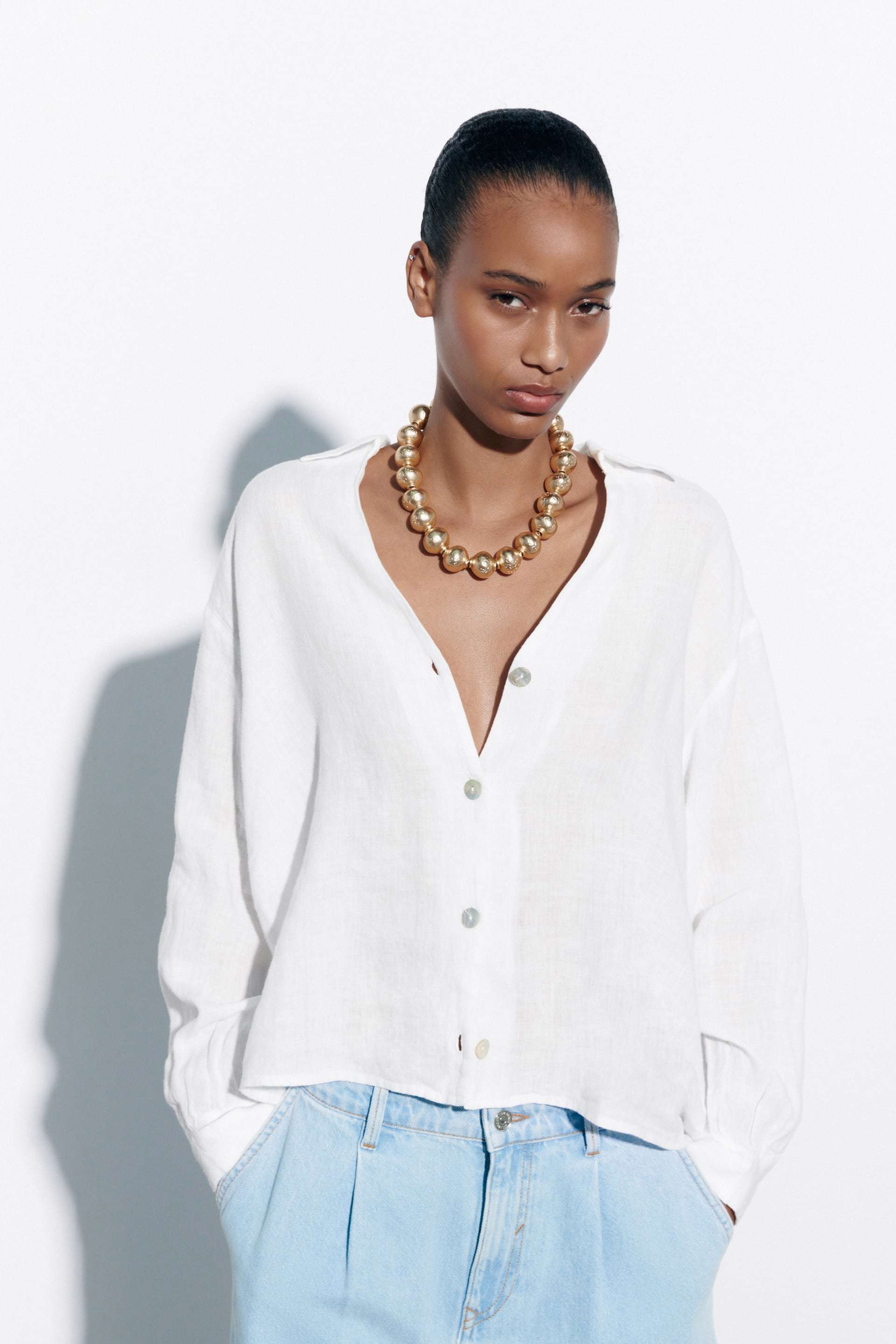 Camisa de lino blanca de Zara