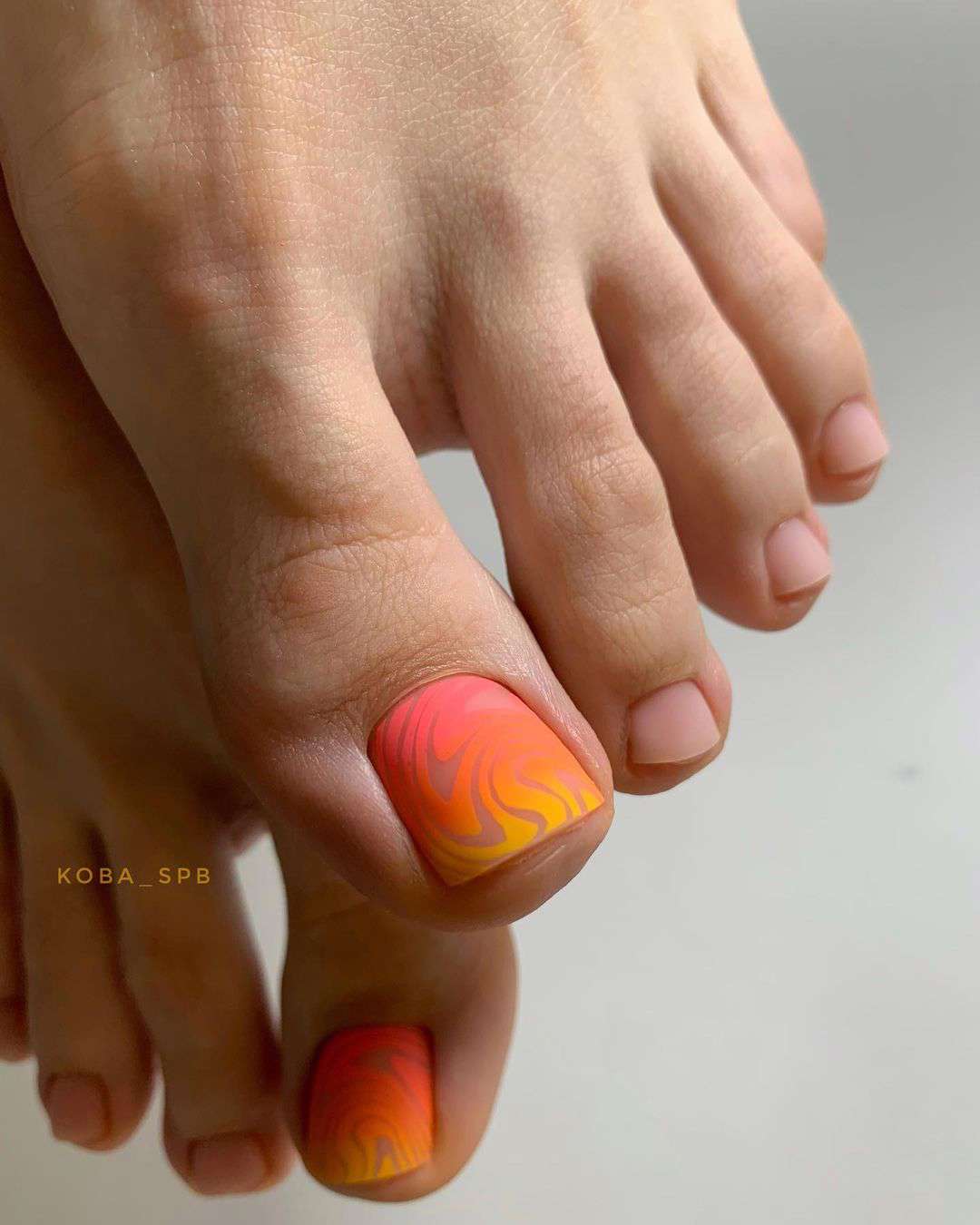 Uñas de los pies decoradas: 