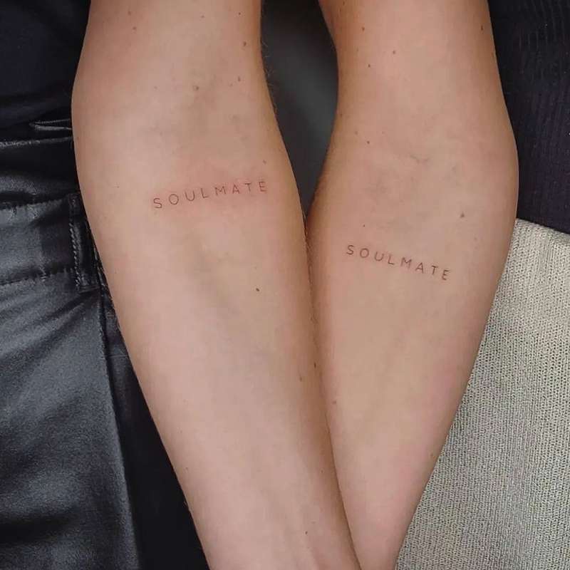 Tatuajes pequeños para mujer con palabras:
