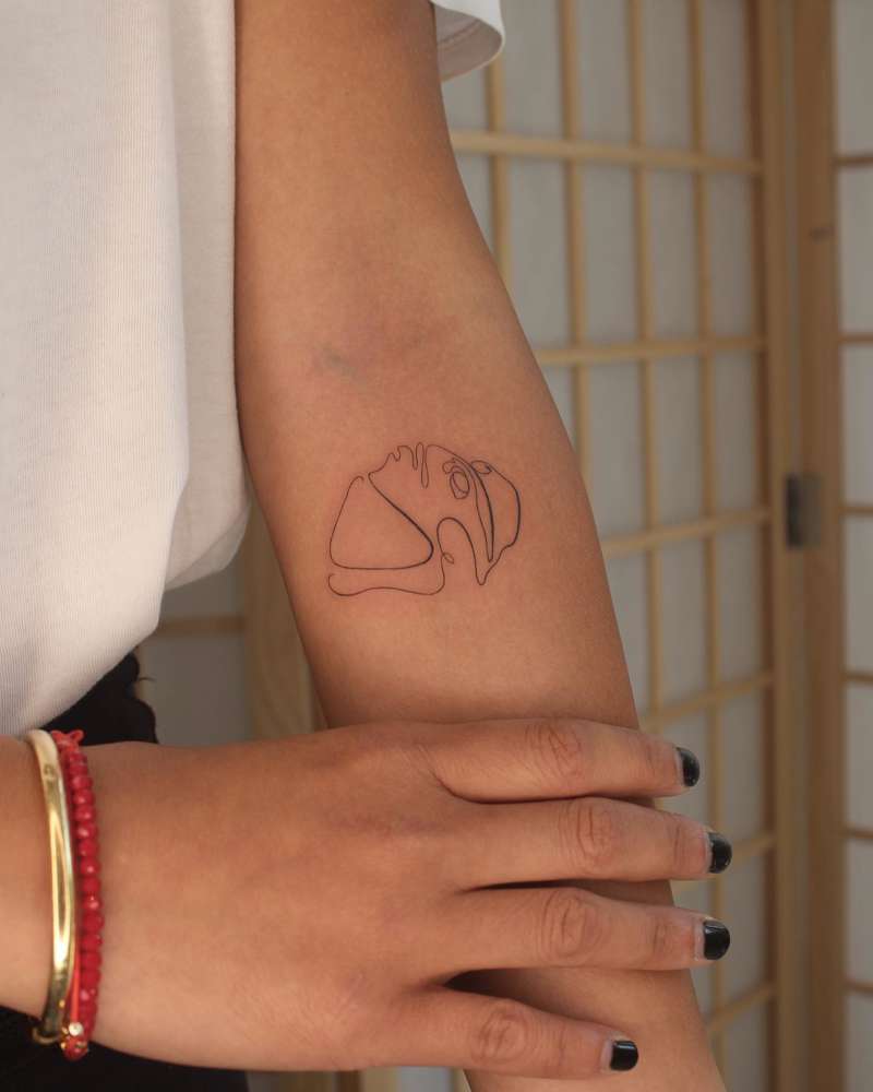 Tatuajes pequeños para mujer originales: abstracto