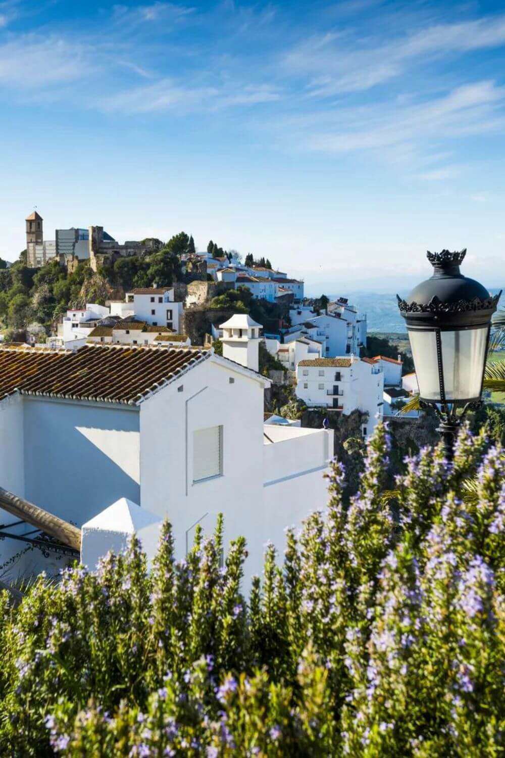 pueblos de Malaga con flores Casares