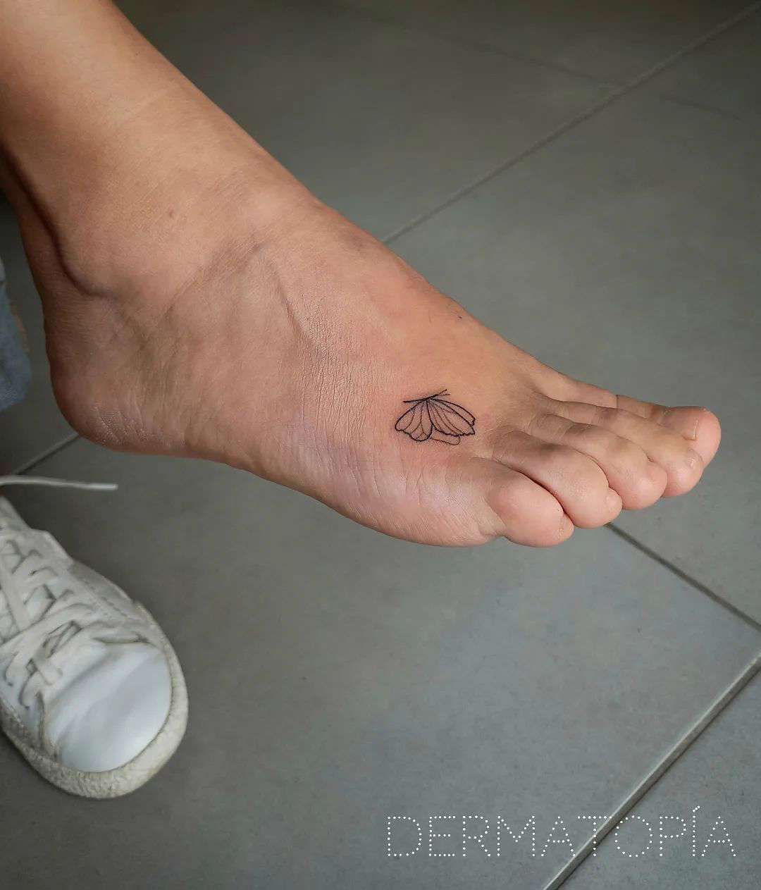 Tatuajes de mariposa minimalistas
