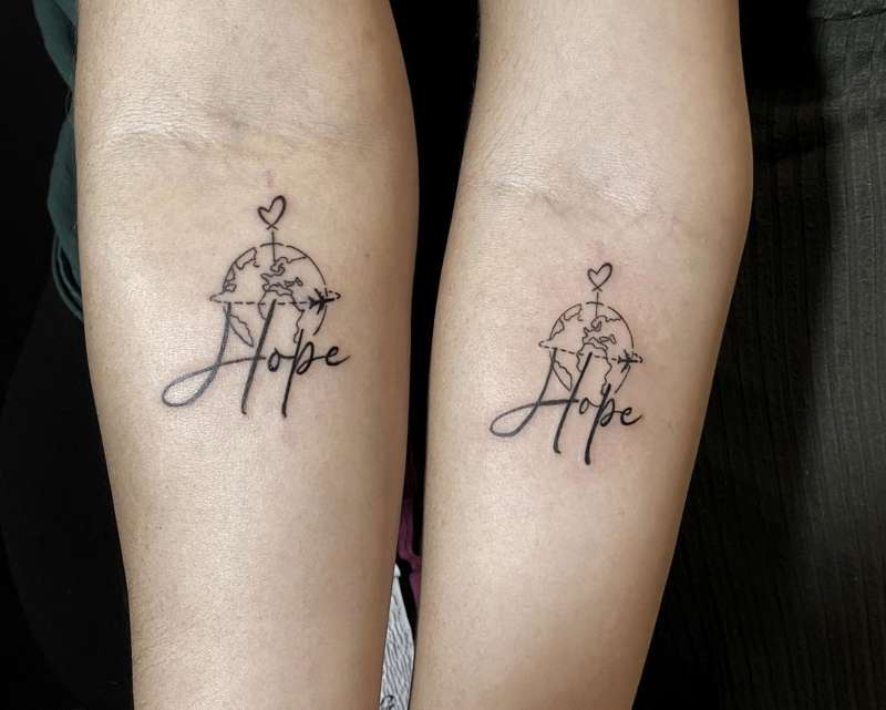 Tatuajes para parejas pequeños: esperanza