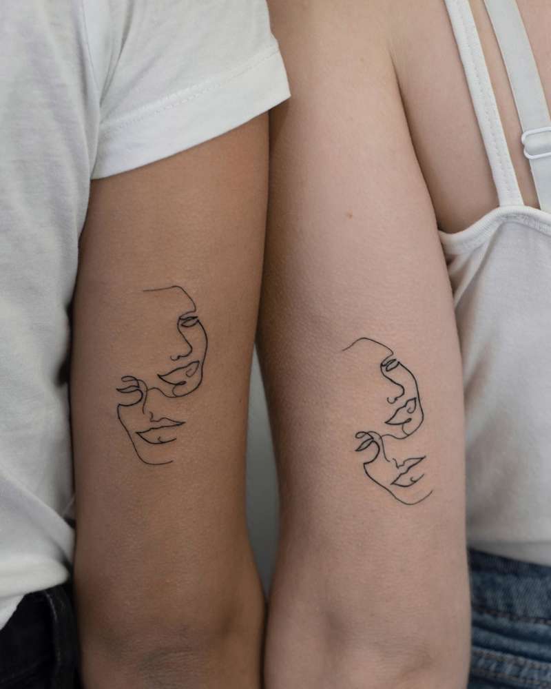 Tatuajes para parejas pequeños: retrato de línea