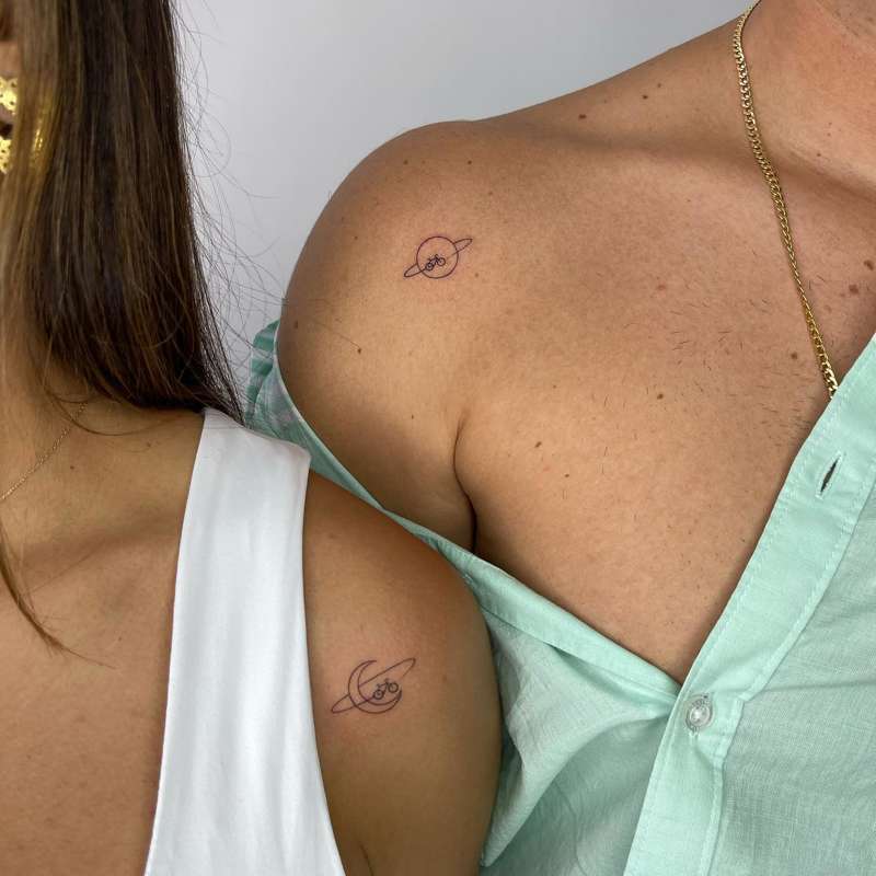 Tatuajes para parejas pequeños: en el hombro