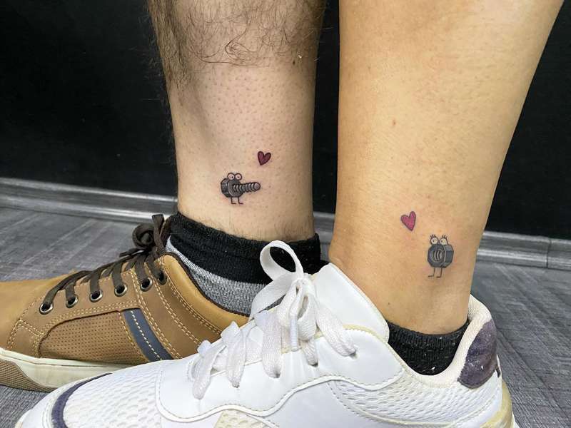 Tatuajes para parejas pequeños: tuerca y tornillo