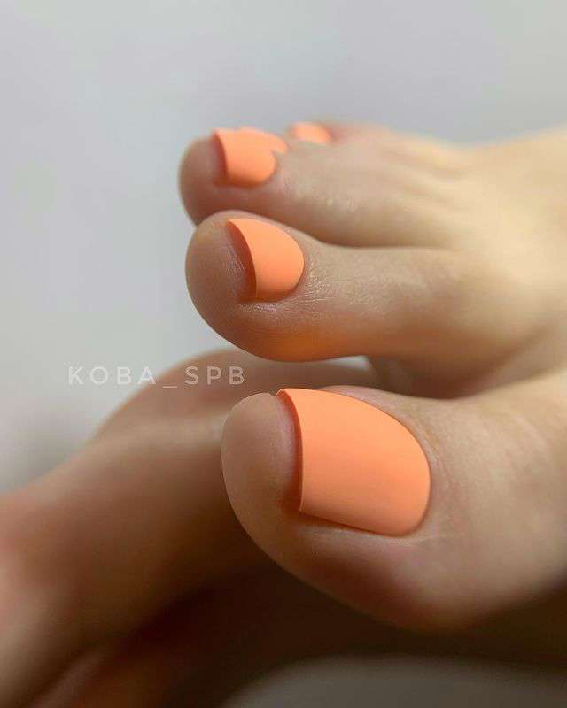 5 colores para uñas de los pies que rejuvenecen: naranja
