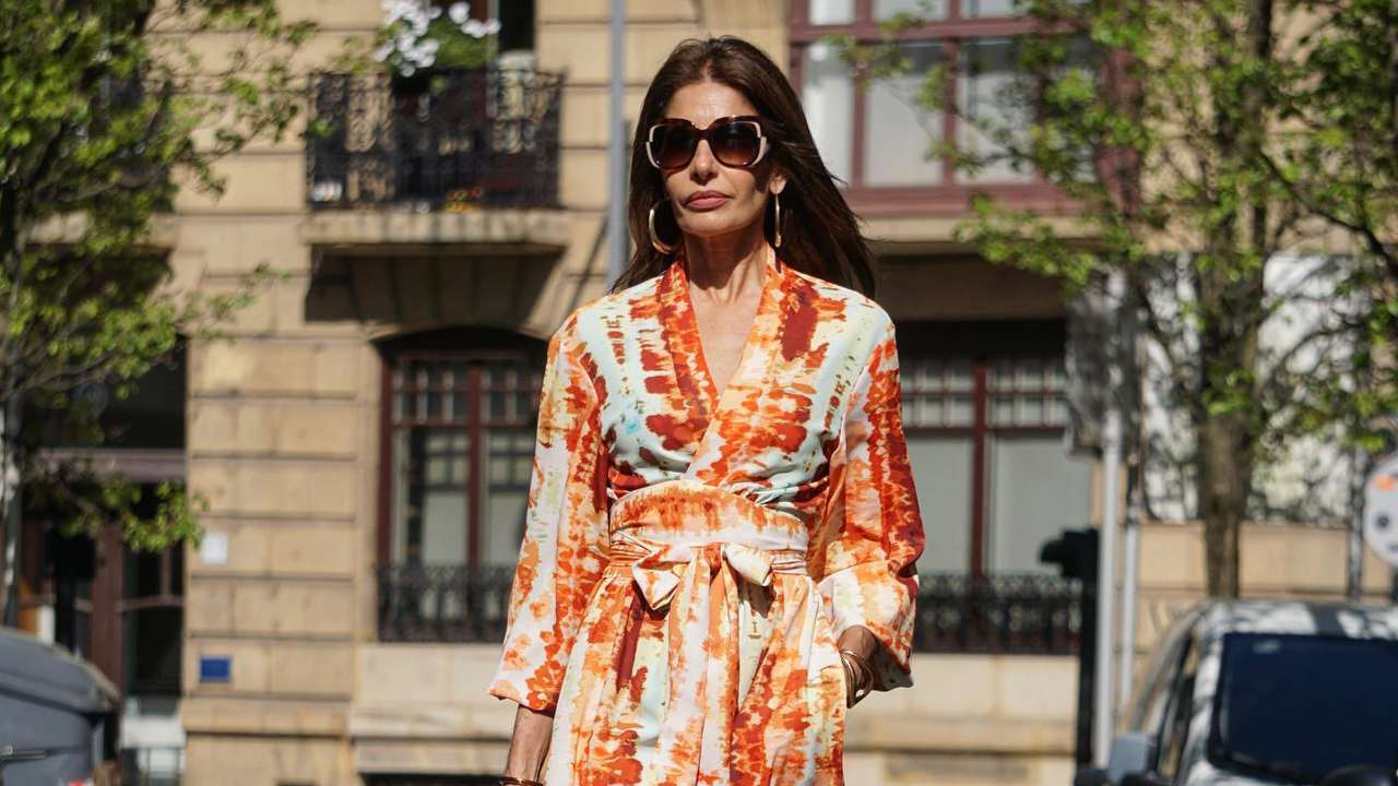 Las 10 tendencias de moda más elegantes para este verano 2023 que las mujeres de 50 amarán