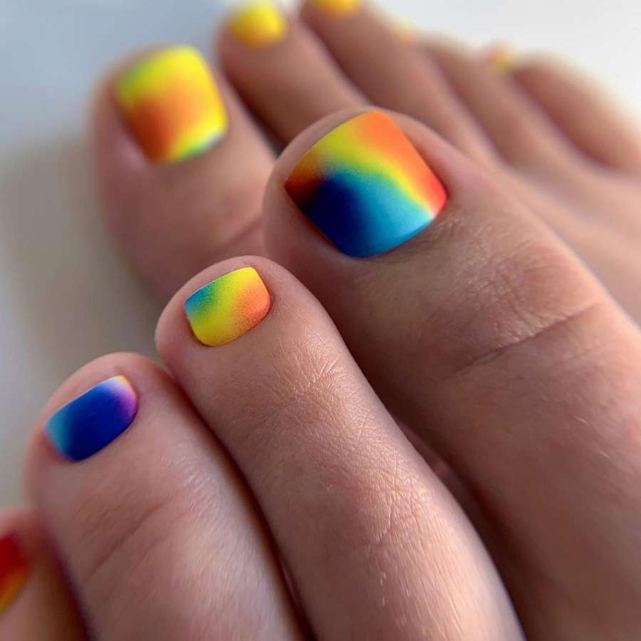 10 diseños de uñas juveniles para pies: ideas veraniegas y que potencian el bronceado