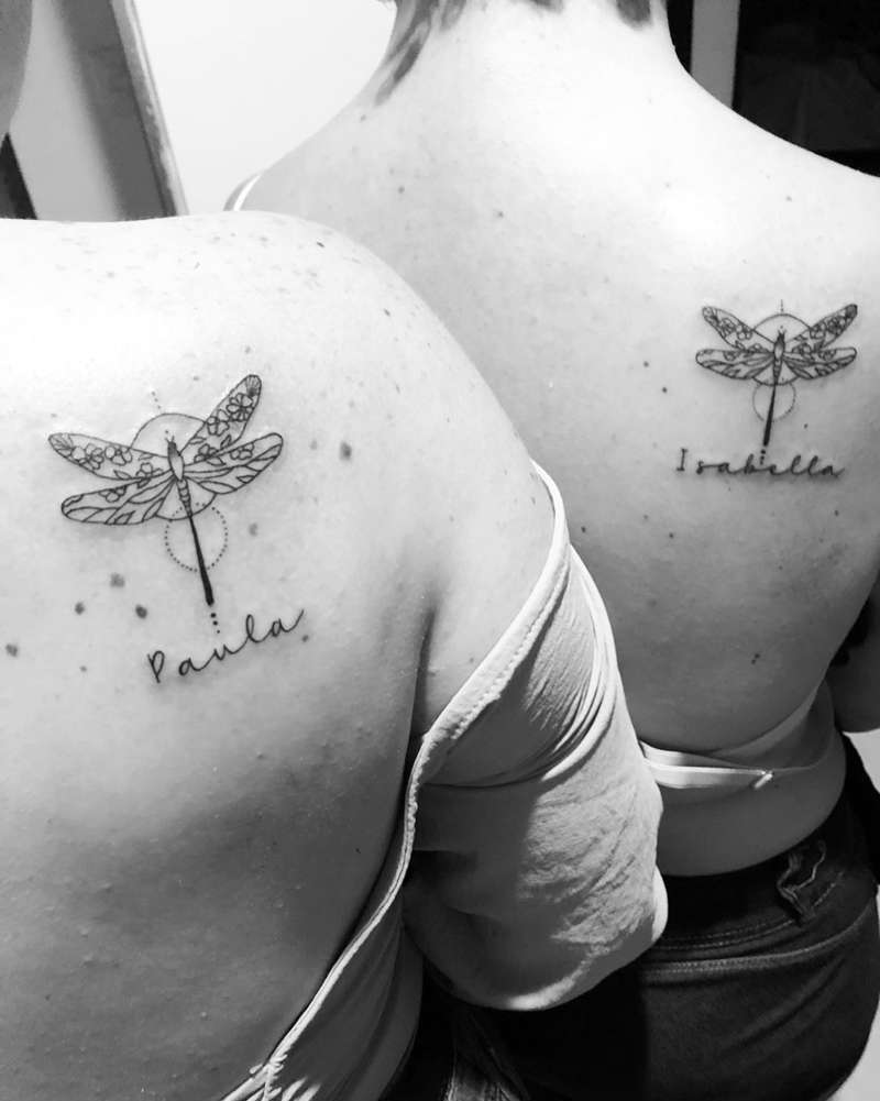 Tatuajes para madre e hija: libélulas