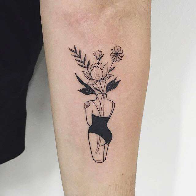 Flor de loto tatuaje minimalista: 