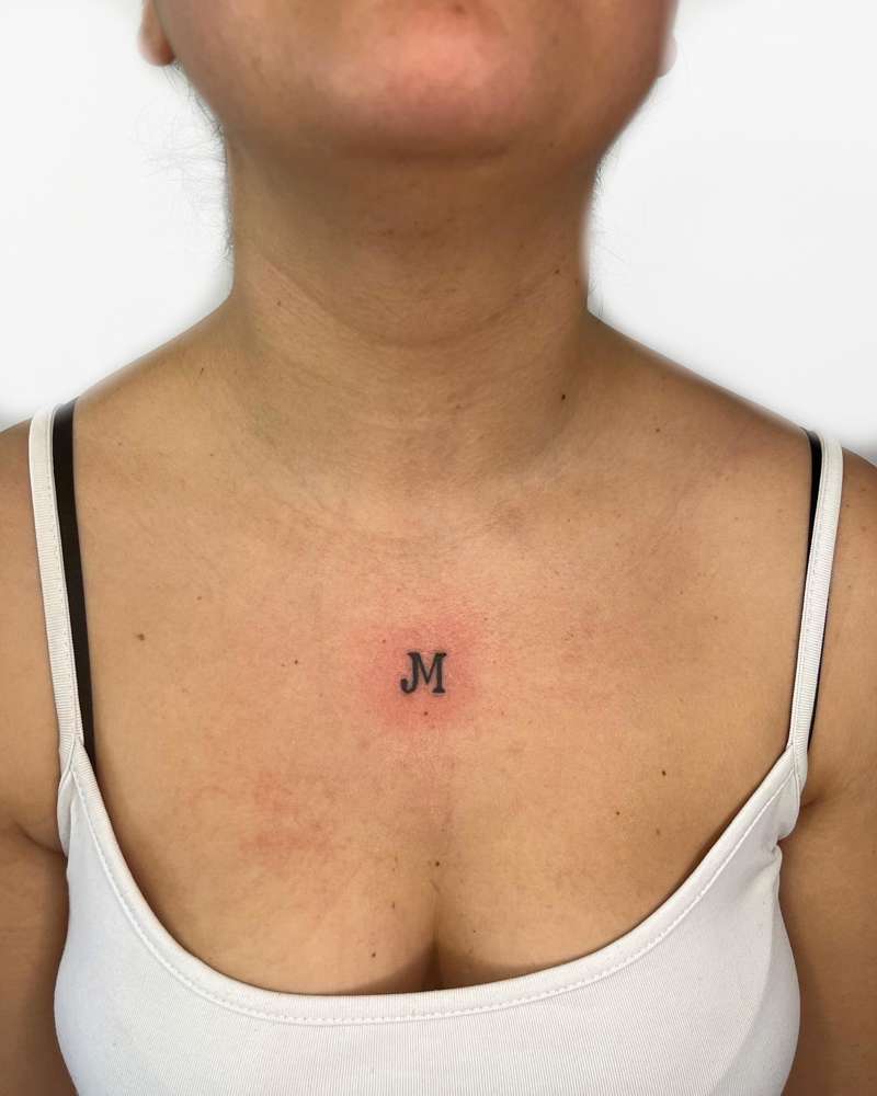Tatuajes con significado pequeños: iniciales