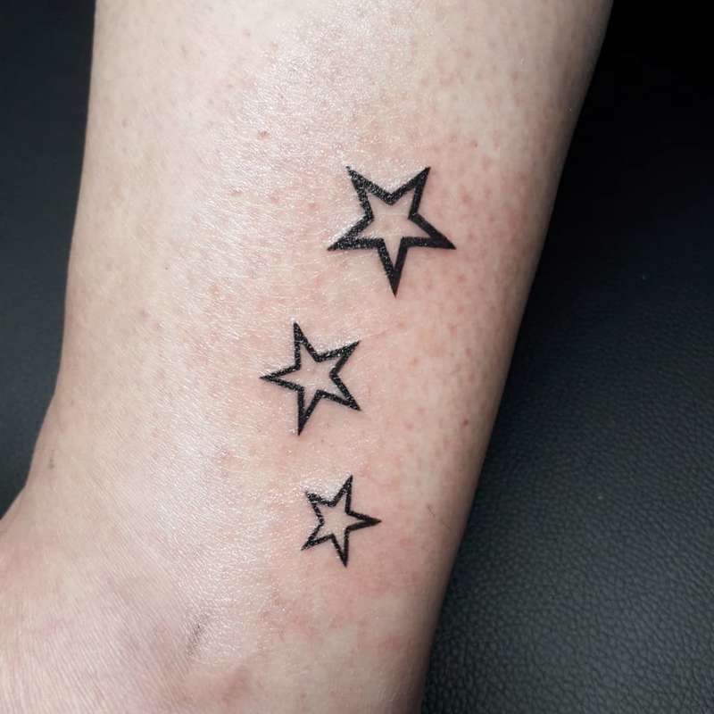 Tatuajes de estrellas con significado: pequeñas