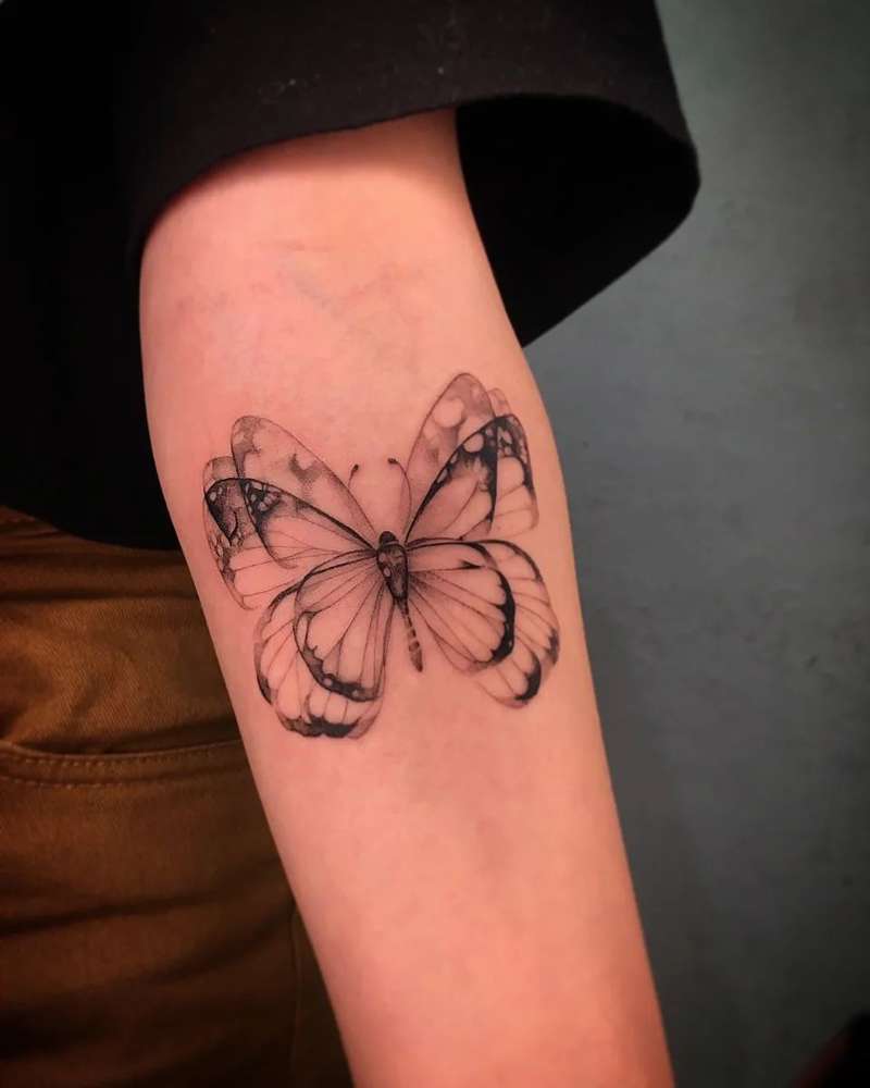 Tatuajes de mariposas con significado: en movimiento