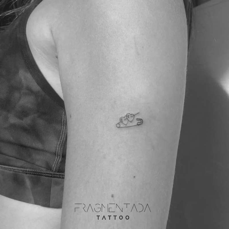 Tatuajes pequeños para mujer con significado: amor seguro