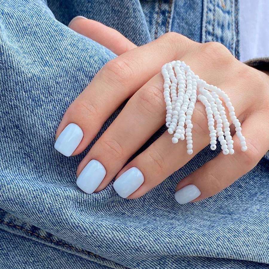 Las manicuristas se ponen de acuerdo: las uñas claras son la tendencia más discreta y elegante del verano