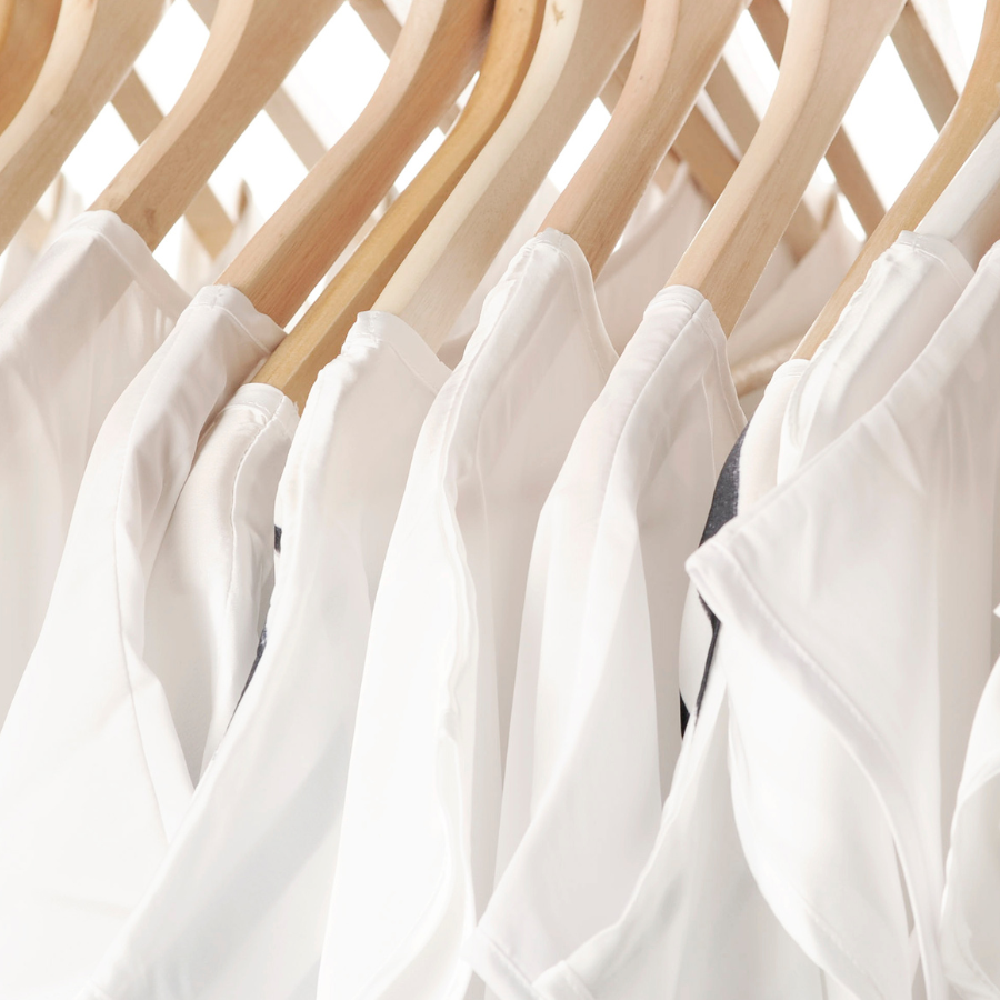 Cómo limpiar manchas amarillas de la ropa blanca y que parezca nueva: el paso a paso más efectivo