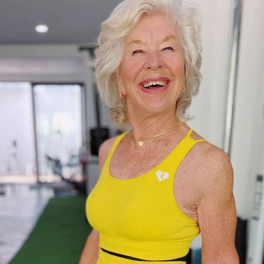 Antes y después: el alucinante cambio físico de una mujer de 77 años haciendo esta rutina de deporte (VÍDEO)
