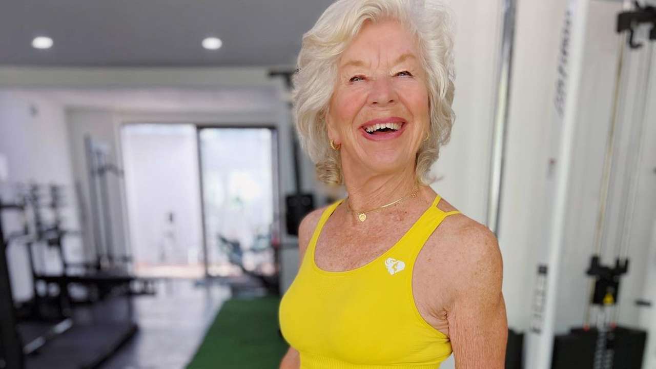 Antes y después: el alucinante cambio físico de una mujer de 77 años haciendo esta rutina de deporte (VÍDEO)