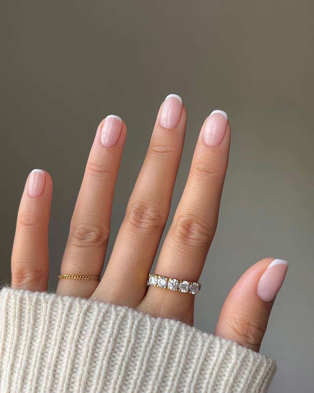 Uñas para otoño 2023: Estilo french manicure