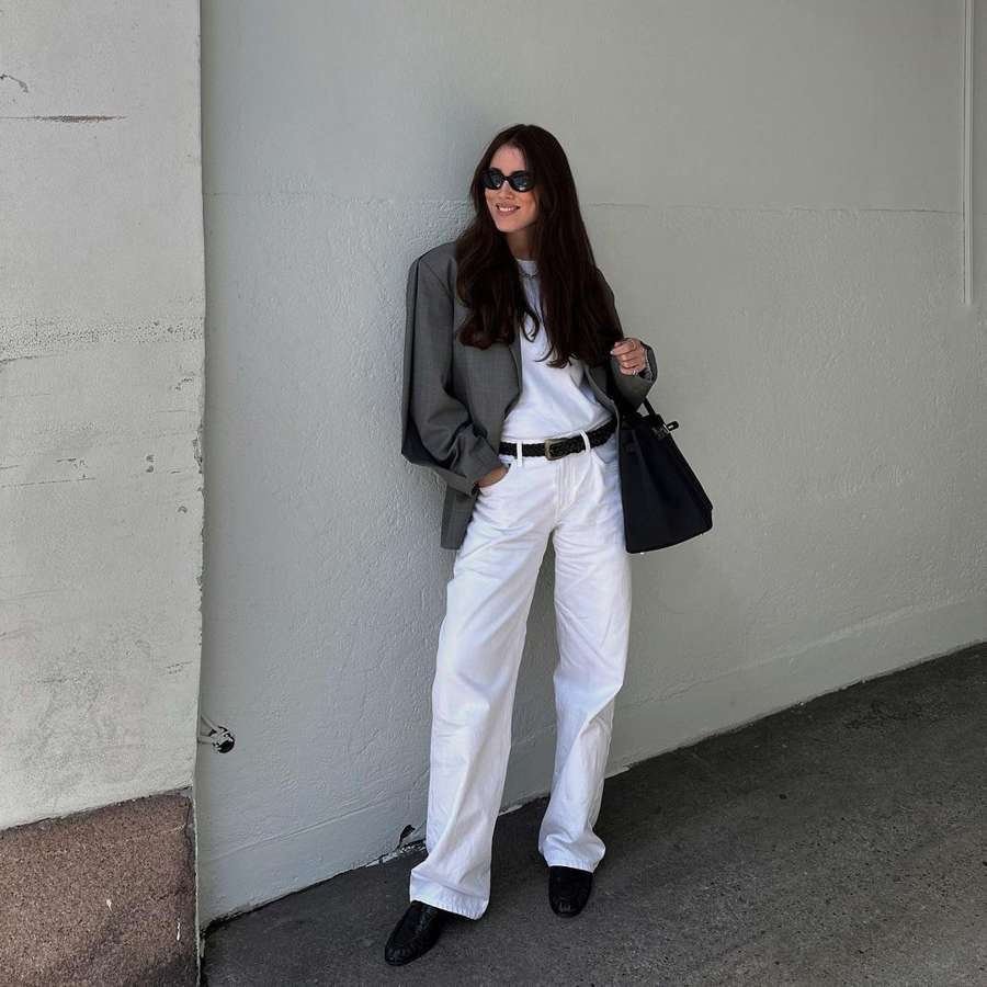 Cómo vestir con pantalones blancos en otoño: 10 looks elegantes que estilizan las piernas