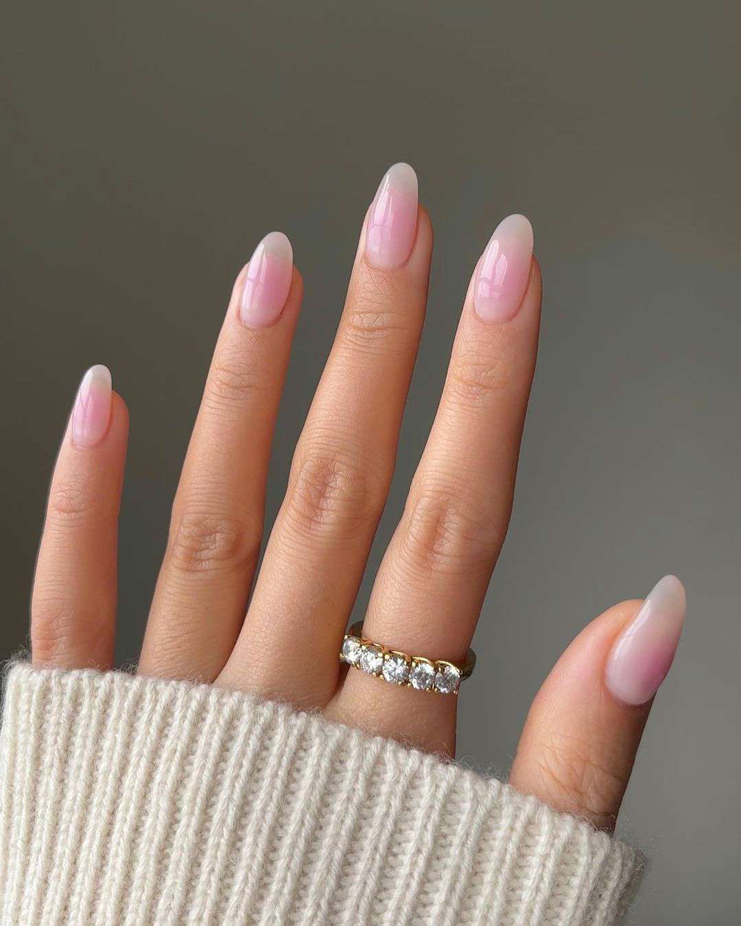 ideas de uñas que favorecen mucho si tienes la piel clara: 