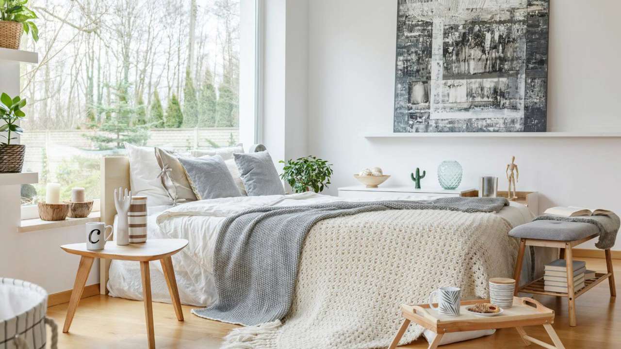 Los 5 colores más relajantes para pintar tu dormitorio y dormir mejor según las expertas en Feng Shui