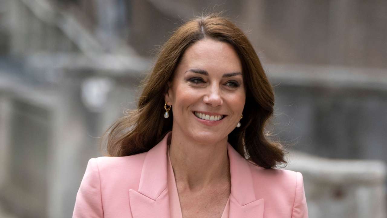 El estilista Jesús Reyes lo confiesa: Kate Middleton lleva las bailarinas con toque british y tacón sensato que alargan piernas