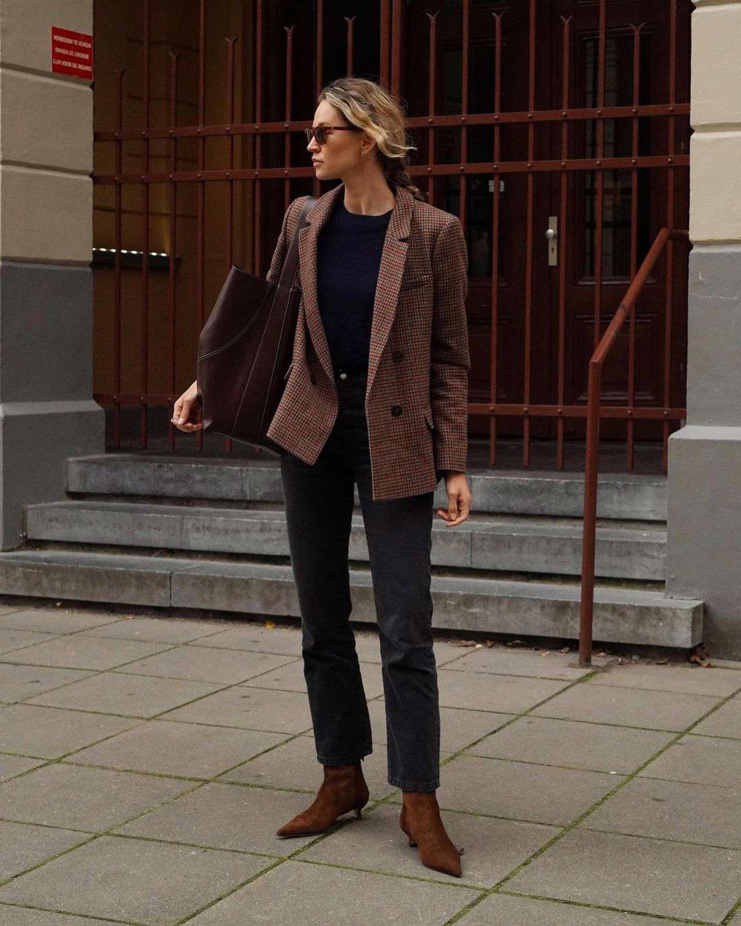 10 looks para mujeres de 65 años: Jeans y blazer