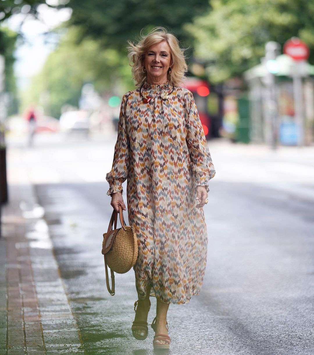10 looks para mujeres de 65 años: Vestido midi floral