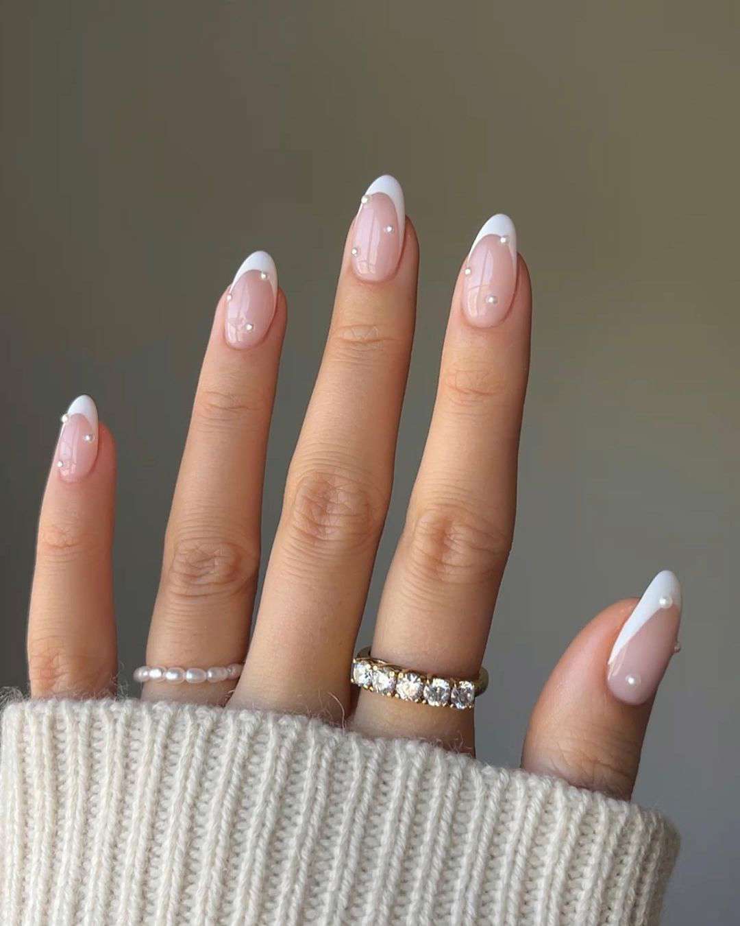 ideas de uñas que favorecen mucho si tienes la piel clara: 
