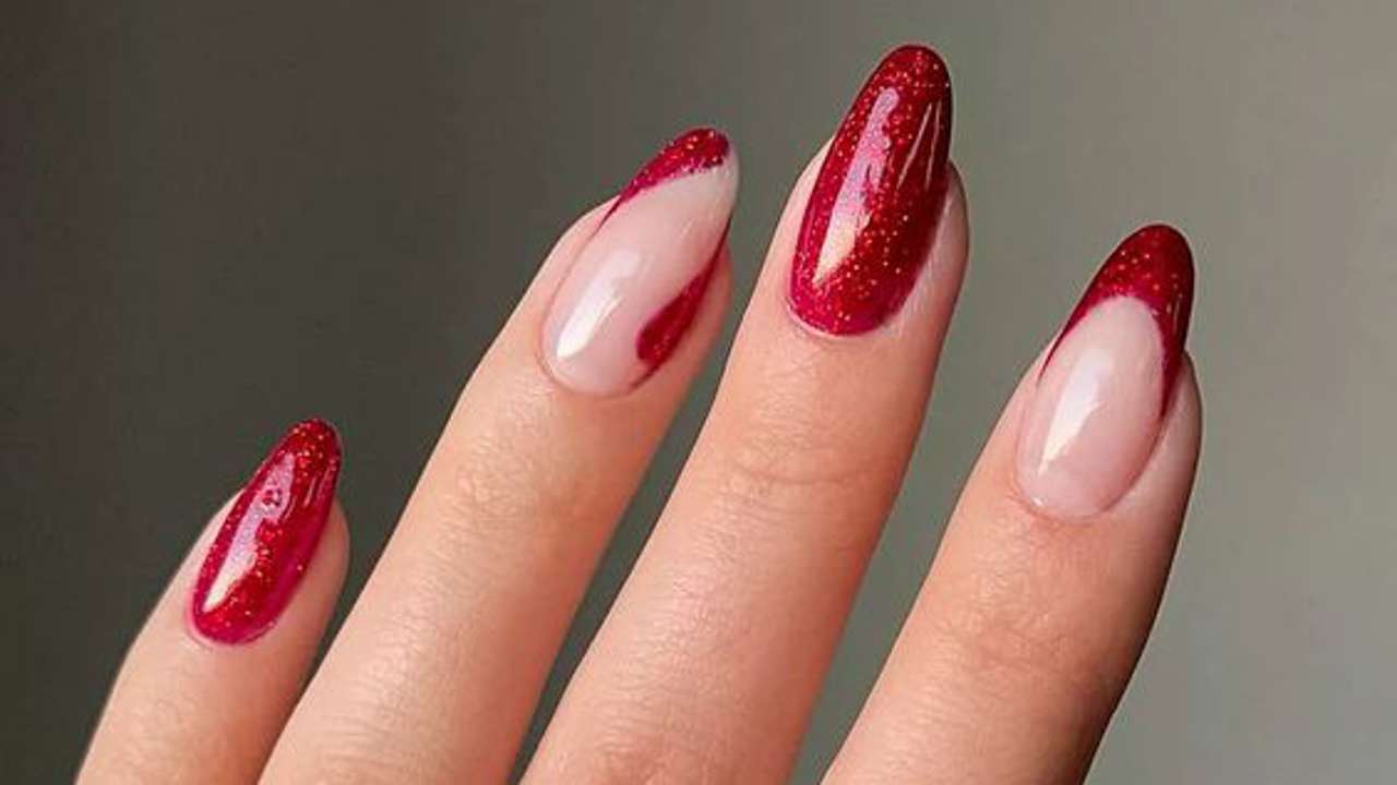 15 uñas rojas elegantes para esta Navidad que NO son las típicas y querrás copiar